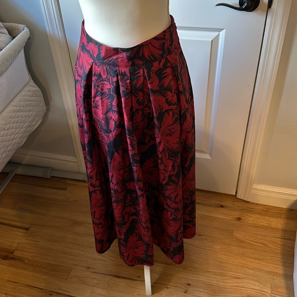 Dresses & Skirts - Long formal skirt size 6 black and red florals